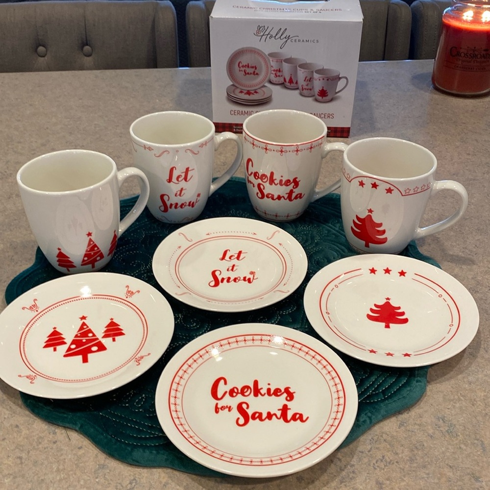 Holly Ceramics Set of 4 Christmas cups and saucers